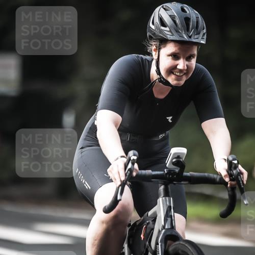 13.09.2026 - Stadtparktriathlon H.Heesch http://msf.ph/oto/10276488 13.09.2026 10:37:03 Radfahren 221, 345, 346, 414, 439, 480 meine-sportfotos.de