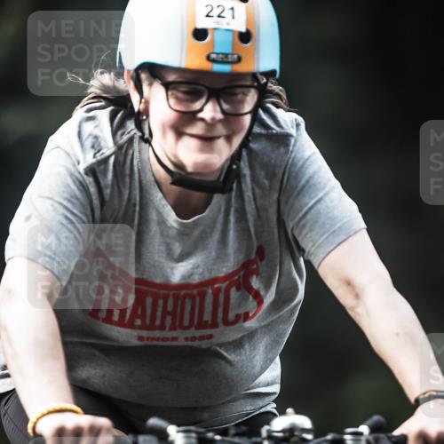 13.09.2026 - Stadtparktriathlon H.Heesch http://msf.ph/oto/10276498 13.09.2026 10:37:04 Radfahren 221, 345, 414, 480 meine-sportfotos.de