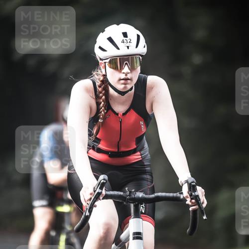 13.09.2026 - Stadtparktriathlon H.Heesch http://msf.ph/oto/10276730 13.09.2026 10:37:39 Radfahren 329, 381, 432, 540 meine-sportfotos.de