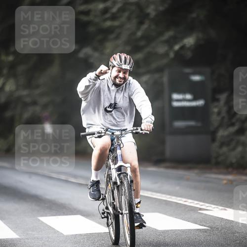 13.09.2026 - Stadtparktriathlon H.Heesch http://msf.ph/oto/10276734 13.09.2026 10:37:41 Radfahren 278, 329, 381, 432, 540 meine-sportfotos.de