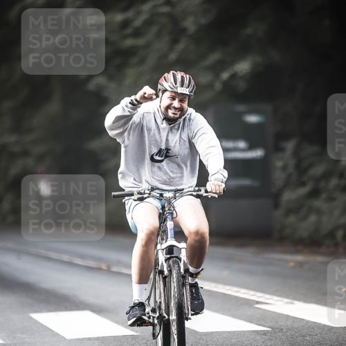 13.09.2026 - Stadtparktriathlon H.Heesch http://msf.ph/oto/10276741 13.09.2026 10:37:41 Radfahren 278, 329, 381, 432, 540 meine-sportfotos.de