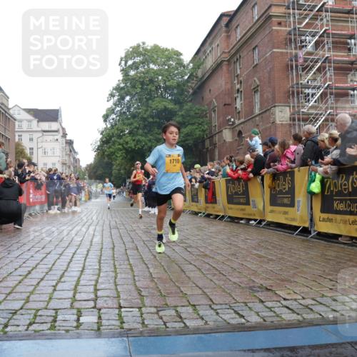 13.09.2026 - Kiel Lauf Yannick Fuchs http://msf.ph/oto/10276742 13.09.2026 08:49:51 Ziel 10319, 135, 6891, 1710, 2909, 5168, 5258, 8786 meine-sportfotos.de