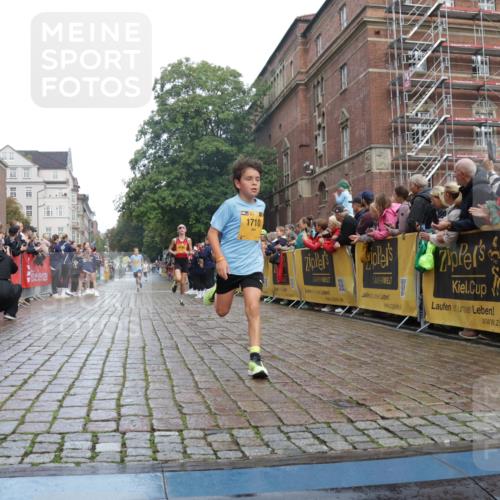 13.09.2026 - Kiel Lauf Yannick Fuchs http://msf.ph/oto/10276746 13.09.2026 08:49:51 Ziel 10319, 135, 6891, 1710, 2909, 5168, 5258, 8786 meine-sportfotos.de