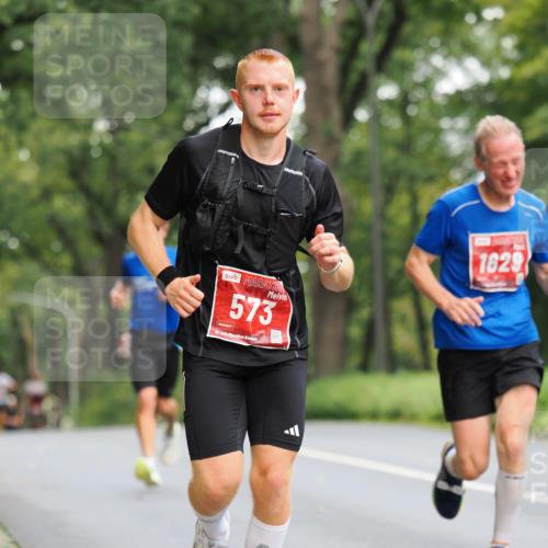 13.09.2026 - 21. swb-Marathon Bremen TobiasT http://msf.ph/oto/10276846 13.09.2026 11:31:57 Laufen 573, 21, 26, 1629 meine-sportfotos.de