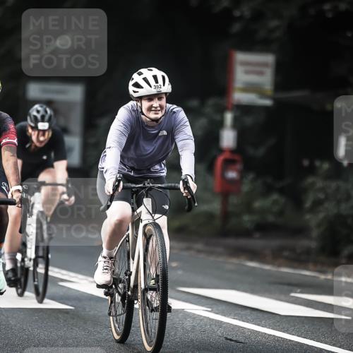 13.09.2026 - Stadtparktriathlon H.Heesch http://msf.ph/oto/10276952 13.09.2026 10:38:16 Radfahren 353, 358, 392, 410, 464, 490 meine-sportfotos.de