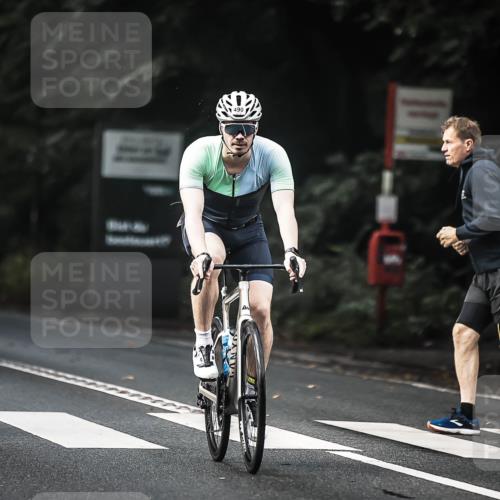 13.09.2026 - Stadtparktriathlon H.Heesch http://msf.ph/oto/10276994 13.09.2026 10:38:20 Radfahren 353, 358, 392, 410, 464, 490 meine-sportfotos.de