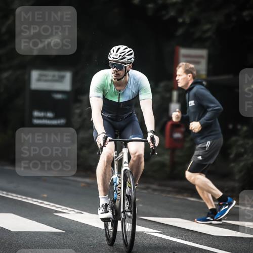 13.09.2026 - Stadtparktriathlon H.Heesch http://msf.ph/oto/10276996 13.09.2026 10:38:20 Radfahren 353, 358, 392, 410, 464, 490 meine-sportfotos.de
