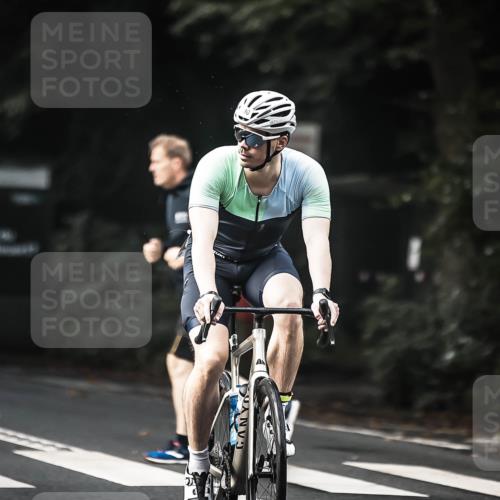 13.09.2026 - Stadtparktriathlon H.Heesch http://msf.ph/oto/10277003 13.09.2026 10:38:20 Radfahren 353, 358, 392, 410, 464, 490 meine-sportfotos.de