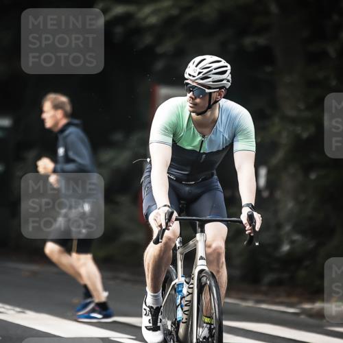 13.09.2026 - Stadtparktriathlon H.Heesch http://msf.ph/oto/10277004 13.09.2026 10:38:21 Radfahren 353, 358, 392, 410, 464, 490 meine-sportfotos.de
