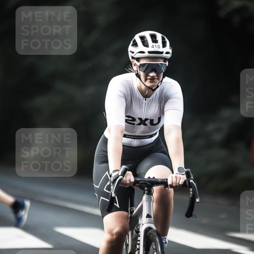 13.09.2026 - Stadtparktriathlon H.Heesch http://msf.ph/oto/10277010 13.09.2026 10:38:22 Radfahren 353, 358, 392, 410, 464, 490 meine-sportfotos.de