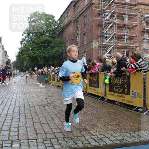 13.09.2026 - Kiel Lauf Yannick Fuchs http://msf.ph/oto/10277084 13.09.2026 08:50:13 Ziel 1710, 2909, 3167, 8786, 11542, 135, 5168, 5258, 6891, 10319, 3487, 7511, 10359, 135, 6891 meine-sportfotos.de