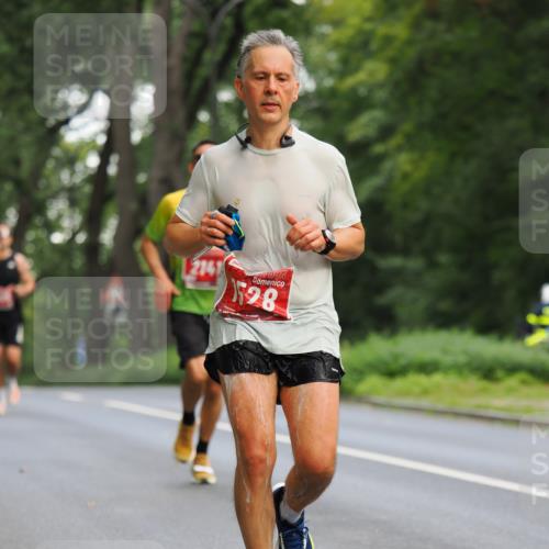 13.09.2026 - 21. swb-Marathon Bremen TobiasT http://msf.ph/oto/10277178 13.09.2026 11:38:53 Laufen 2141, 28 meine-sportfotos.de