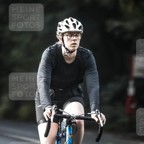 13.09.2026 - Stadtparktriathlon H.Heesch http://msf.ph/oto/10277202 13.09.2026 10:38:59 Radfahren 390, 400, 486, 509, 534, 573 meine-sportfotos.de