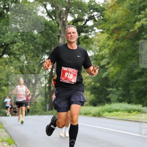 13.09.2026 - 21. swb-Marathon Bremen TobiasT http://msf.ph/oto/10277248 13.09.2026 11:38:58 Laufen 819 meine-sportfotos.de