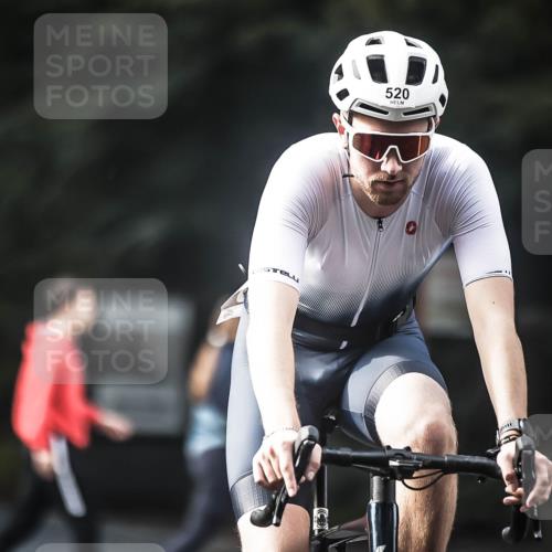 13.09.2026 - Stadtparktriathlon H.Heesch http://msf.ph/oto/10277316 13.09.2026 10:39:13 Radfahren 450, 520, 561, 572 meine-sportfotos.de