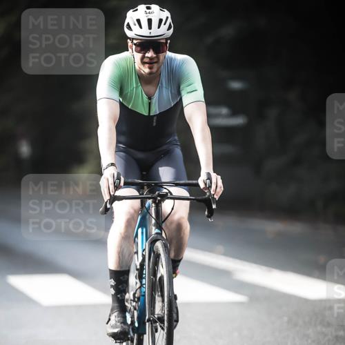 13.09.2026 - Stadtparktriathlon H.Heesch http://msf.ph/oto/10277703 13.09.2026 10:40:29 Radfahren 404, 512, 546 meine-sportfotos.de