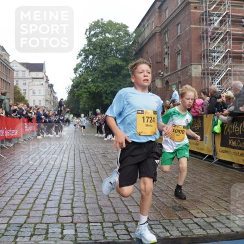 13.09.2026 - Kiel Lauf Yannick Fuchs http://msf.ph/oto/10277736 13.09.2026 08:50:50 Ziel 497, 2125, 3106, 5792, 5959, 9612, 10957, 10987, 2443, 3167, 3487, 7511, 10359, 496, 1724, 2343, 10970, 1710, 3167, 8786, 11542 meine-sportfotos.de