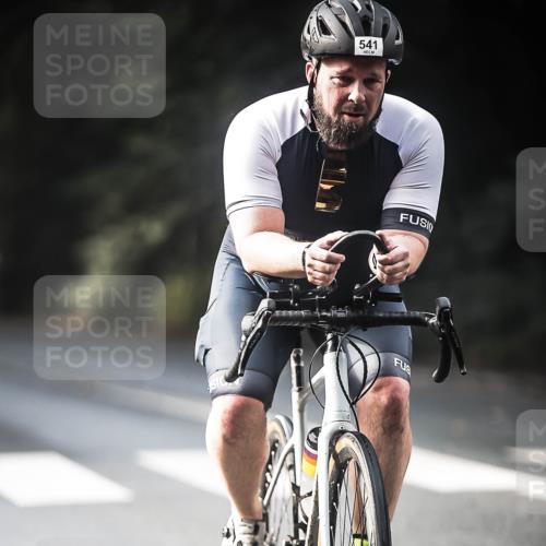 13.09.2026 - Stadtparktriathlon H.Heesch http://msf.ph/oto/10277768 13.09.2026 10:40:39 Radfahren 404, 442, 512, 541 meine-sportfotos.de