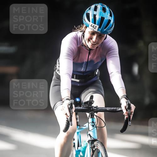 13.09.2026 - Stadtparktriathlon H.Heesch http://msf.ph/oto/10277792 13.09.2026 10:40:46 Radfahren 407, 442, 548 meine-sportfotos.de