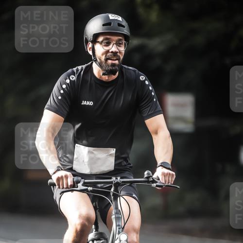 13.09.2026 - Stadtparktriathlon H.Heesch http://msf.ph/oto/10277858 13.09.2026 10:40:54 Radfahren 407, 476, 548, 555, 560 meine-sportfotos.de
