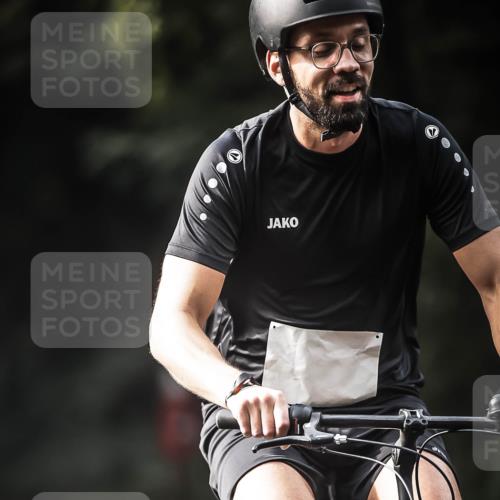 13.09.2026 - Stadtparktriathlon H.Heesch http://msf.ph/oto/10277867 13.09.2026 10:40:54 Radfahren 407, 476, 548, 555, 560 meine-sportfotos.de