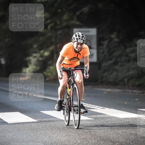13.09.2026 - Stadtparktriathlon H.Heesch http://msf.ph/oto/10278060 13.09.2026 10:41:30 Radfahren 387, 395, 538 meine-sportfotos.de