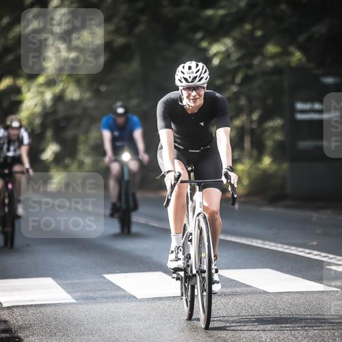 13.09.2026 - Stadtparktriathlon H.Heesch http://msf.ph/oto/10278107 13.09.2026 10:41:37 Radfahren 368, 387, 431, 538, 554, 586 meine-sportfotos.de