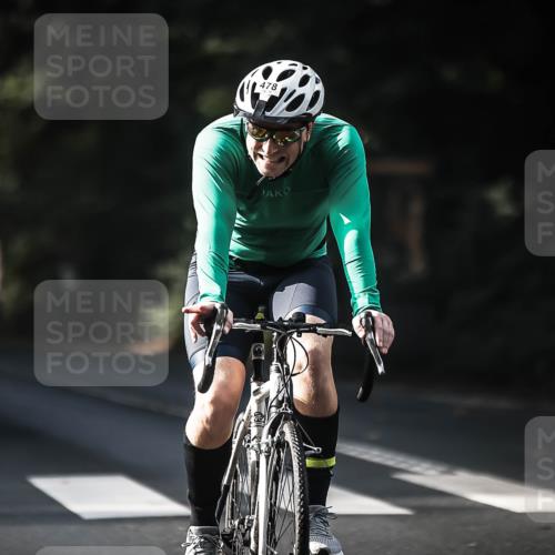 13.09.2026 - Stadtparktriathlon H.Heesch http://msf.ph/oto/10278173 13.09.2026 10:41:44 Radfahren 431, 478, 554, 583, 586 meine-sportfotos.de