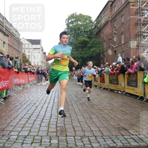 13.09.2026 - Kiel Lauf Yannick Fuchs http://msf.ph/oto/10278194 13.09.2026 08:51:11 Ziel 1238, 1724, 4159, 5010, 7033, 10463, 10970, 11688, 496, 497, 2125, 2343, 2443, 3106, 5792, 5959, 9612, 10957, 10987, 444, 909, 3683, 4741, 5211, 5439, 5906, 6699, 8206, 8657, 8883, 9379, 9929, 2443, 7511, 10359 meine-sportfotos.de