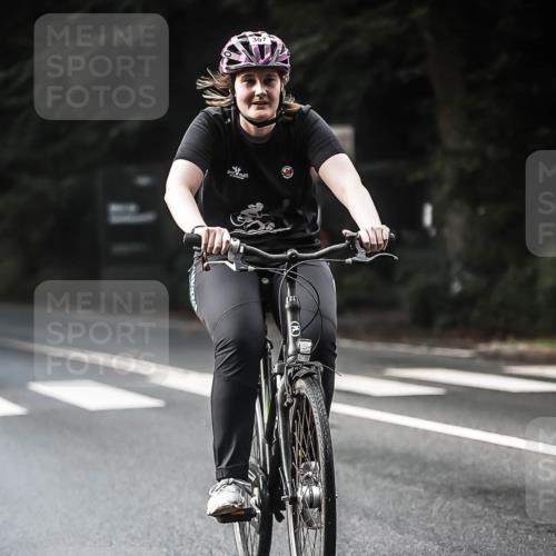13.09.2026 - Stadtparktriathlon H.Heesch http://msf.ph/oto/10278425 13.09.2026 10:42:21 Radfahren 307, 371, 375, 399 meine-sportfotos.de