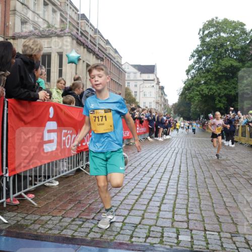 13.09.2026 - Kiel Lauf Yannick Fuchs http://msf.ph/oto/10278659 13.09.2026 08:51:37 Ziel 1243, 3779, 3901, 5130, 5439, 5793, 5906, 5976, 6532, 6699, 7521, 8206, 8538, 8657, 9379, 9929, 12467, 444, 909, 1238, 1724, 3683, 4159, 4741, 5010, 5211, 5439, 7033, 8883, 9929, 10463, 10970, 11688, 1210, 1572, 2020, 5169, 5580, 6205, 7171, 8543, 8700, 11448, 12102, 496, 2343 meine-sportfotos.de