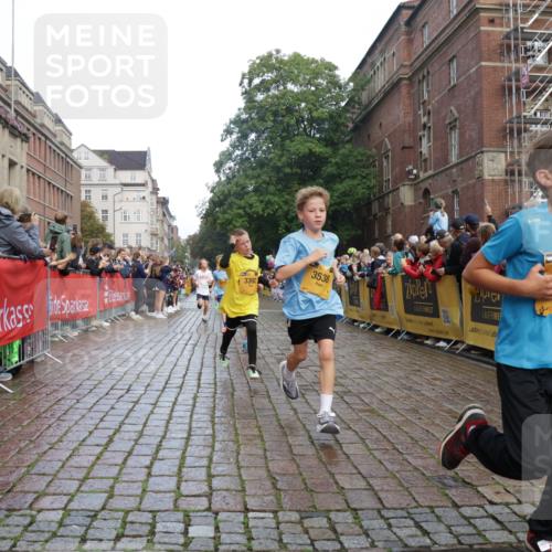 13.09.2026 - Kiel Lauf Yannick Fuchs http://msf.ph/oto/10278786 13.09.2026 08:51:44 Ziel 1210, 1572, 3779, 3901, 5130, 5169, 5580, 5793, 5976, 6532, 7521, 8538, 11448, 12102, 12467, 444, 909, 1238, 1243, 3683, 4159, 4741, 5010, 5211, 5439, 5906, 6699, 7033, 8206, 8657, 8883, 9379, 9929, 10463, 11688, 2020, 3392, 3538, 3557, 5810, 6205, 6372, 7171, 8543, 8700, 11608, 1724, 10463, 10970, 11688 meine-sportfotos.de