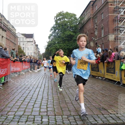13.09.2026 - Kiel Lauf Yannick Fuchs http://msf.ph/oto/10278798 13.09.2026 08:51:44 Ziel 1210, 1572, 3779, 3901, 5130, 5169, 5580, 5793, 5976, 6532, 7521, 8538, 11448, 12102, 12467, 444, 909, 1238, 1243, 3683, 4159, 4741, 5010, 5211, 5439, 5906, 6699, 7033, 8206, 8657, 8883, 9379, 9929, 10463, 11688, 2020, 3392, 3538, 3557, 5810, 6205, 6372, 7171, 8543, 8700, 11608, 1724, 10463, 10970, 11688 meine-sportfotos.de