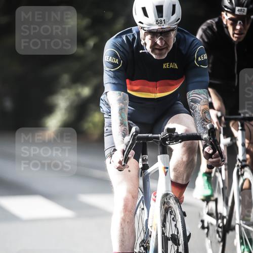 13.09.2026 - Stadtparktriathlon H.Heesch http://msf.ph/oto/10278872 13.09.2026 10:44:04 Radfahren 412, 482, 528, 540, 581 meine-sportfotos.de