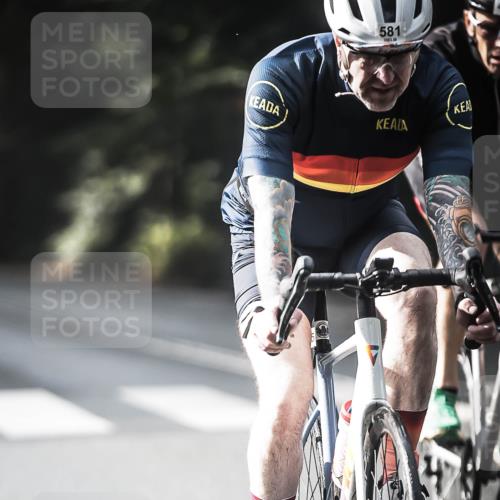 13.09.2026 - Stadtparktriathlon H.Heesch http://msf.ph/oto/10278874 13.09.2026 10:44:04 Radfahren 412, 482, 528, 540, 581 meine-sportfotos.de