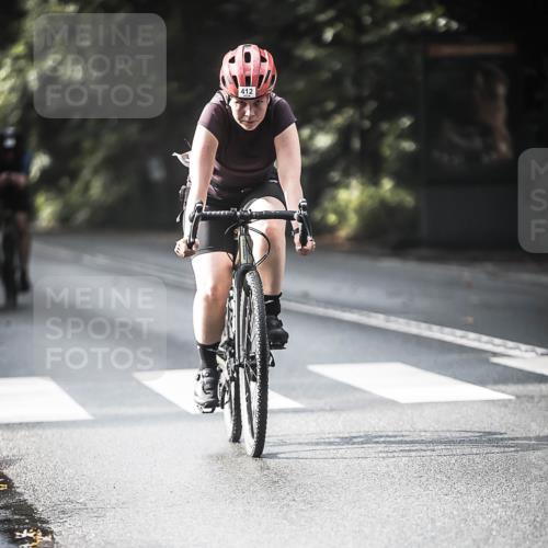 13.09.2026 - Stadtparktriathlon H.Heesch http://msf.ph/oto/10278877 13.09.2026 10:44:07 Radfahren 412, 482, 540, 581 meine-sportfotos.de