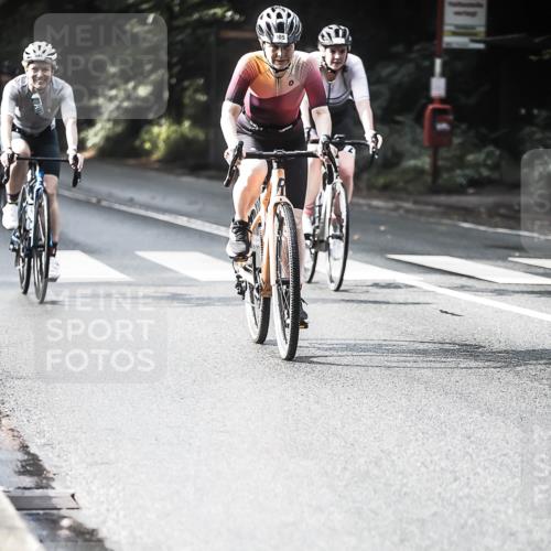 13.09.2026 - Stadtparktriathlon H.Heesch http://msf.ph/oto/10278991 13.09.2026 10:44:33 Radfahren 277, 383, 405, 445, 454 meine-sportfotos.de