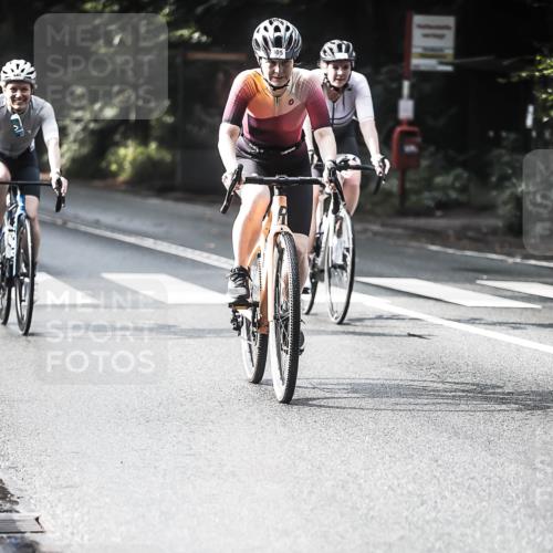 13.09.2026 - Stadtparktriathlon H.Heesch http://msf.ph/oto/10278995 13.09.2026 10:44:33 Radfahren 277, 383, 405, 445, 454 meine-sportfotos.de