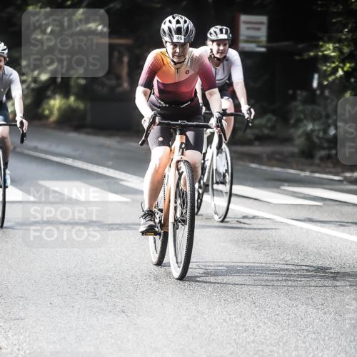 13.09.2026 - Stadtparktriathlon H.Heesch http://msf.ph/oto/10278998 13.09.2026 10:44:33 Radfahren 277, 383, 405, 445, 454 meine-sportfotos.de