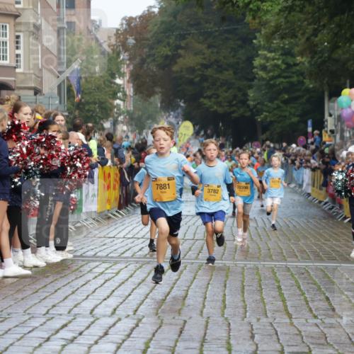 13.09.2026 - Kiel Lauf Yannick Fuchs http://msf.ph/oto/10279166 13.09.2026 08:52:08 Ziel 2015, 3178, 3392, 3538, 3557, 5810, 6372, 7034, 8477, 8736, 10826, 11608, 1210, 1243, 1572, 2020, 3779, 3901, 5130, 5169, 5580, 5793, 5976, 6205, 6532, 7171, 7521, 8538, 8543, 8700, 11448, 12102, 12467, 1647, 1809, 3871, 6517, 6937, 7881, 9381, 10102, 11752, 444, 1243, 5439, 5793, 5906, 6699, 8206, 8657, 9379, 9929 meine-sportfotos.de