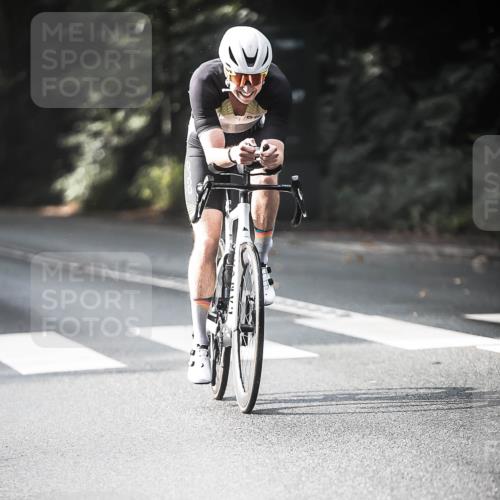 13.09.2026 - Stadtparktriathlon H.Heesch http://msf.ph/oto/10279217 13.09.2026 10:45:07 Radfahren 354, 518, 524, 529, 534, 584 meine-sportfotos.de