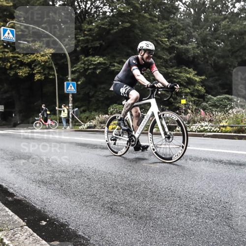 13.09.2026 - Stadtparktriathlon H.Heesch http://msf.ph/oto/10279560 13.09.2026 10:26:32 Radfahren 261, 330, 351, 447 meine-sportfotos.de