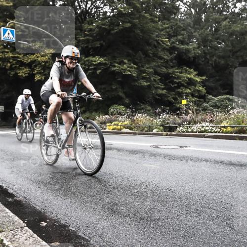 13.09.2026 - Stadtparktriathlon H.Heesch http://msf.ph/oto/10279579 13.09.2026 10:26:40 Radfahren 221, 251, 269, 292, 345, 463 meine-sportfotos.de