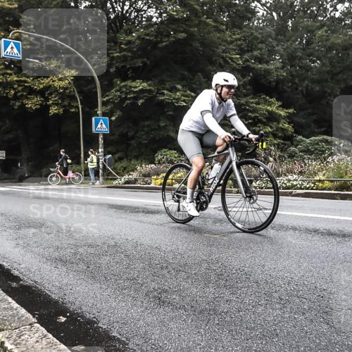 13.09.2026 - Stadtparktriathlon H.Heesch http://msf.ph/oto/10279581 13.09.2026 10:26:41 Radfahren 221, 251, 269, 292, 345, 463 meine-sportfotos.de
