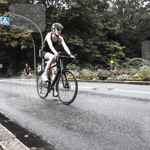 13.09.2026 - Stadtparktriathlon H.Heesch http://msf.ph/oto/10279588 13.09.2026 10:26:47 Radfahren 225, 329, 361 meine-sportfotos.de