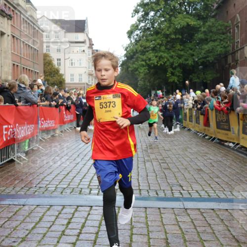 13.09.2026 - Kiel Lauf Yannick Fuchs http://msf.ph/oto/10279623 13.09.2026 08:52:44 Ziel 1799, 2402, 2609, 2613, 4158, 4668, 5121, 5334, 6283, 7025, 7423, 7894, 8745, 10414, 10779, 11248, 12397, 12454, 12460, 1647, 1809, 3178, 3782, 3871, 5075, 6517, 6937, 7034, 7881, 9381, 10102, 10396, 11752, 237, 1263, 5147, 5149, 5373, 5405, 6210, 6579, 7085, 7611, 8018, 8510, 10024, 10627, 10991, 11706, 12488, 2015, 3178, 5810, 6372, 7034, 8477, 8736, 10826, 11608 meine-sportfotos.de
