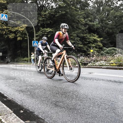13.09.2026 - Stadtparktriathlon H.Heesch http://msf.ph/oto/10279632 13.09.2026 10:27:10 Radfahren 233, 243, 305, 405, 412, 459 meine-sportfotos.de