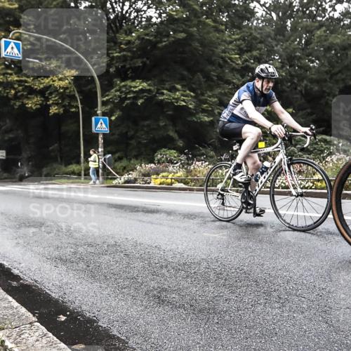 13.09.2026 - Stadtparktriathlon H.Heesch http://msf.ph/oto/10279636 13.09.2026 10:27:10 Radfahren 233, 243, 305, 405, 412, 459 meine-sportfotos.de