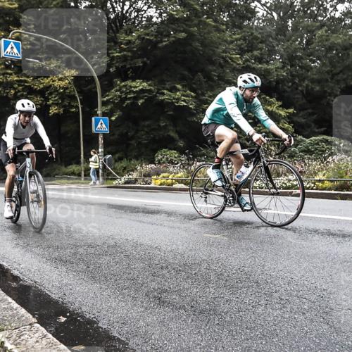 13.09.2026 - Stadtparktriathlon H.Heesch http://msf.ph/oto/10279653 13.09.2026 10:27:19 Radfahren 254, 389, 402 meine-sportfotos.de