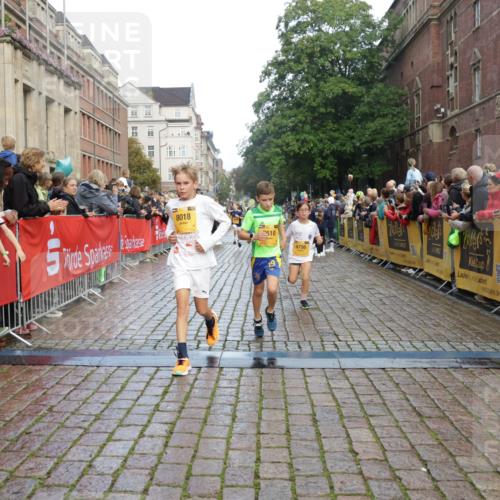 13.09.2026 - Kiel Lauf Yannick Fuchs http://msf.ph/oto/10279702 13.09.2026 08:52:48 Ziel 1799, 2402, 2609, 4158, 4668, 5121, 5147, 5334, 5405, 6210, 6283, 7025, 7423, 7611, 7894, 8745, 10414, 10991, 11248, 12397, 12454, 12488, 1647, 1809, 2613, 3782, 3871, 5075, 6517, 6937, 7881, 9381, 10102, 10396, 10779, 11752, 12460, 237, 1263, 4756, 5149, 5342, 5373, 6579, 7085, 8018, 8510, 8601, 10024, 10627, 11706, 2015, 3178, 3871, 7034, 8477, 8736, 10102, 10826 meine-sportfotos.de